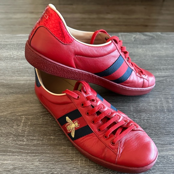 COPY - Men’s Gucci Ace Embroidered Bee - Red - Low-top Sneakers - Picture 2 of 3